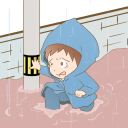 大雨の中避難する男の子