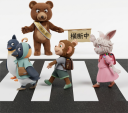 横断歩道を渡る動物たち
