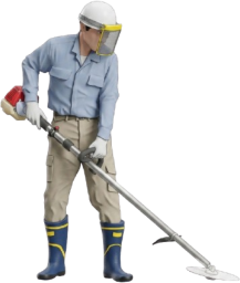 草刈りをする男性