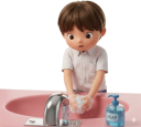 手を洗う小学生男児