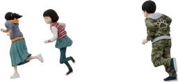 鬼ごっこする小学生
