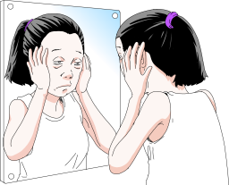 むくんだ顔を見て落ち込む女性